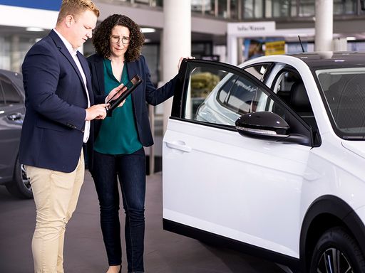 Thema des Monats März: Frauen beim Autokauf: Worauf legen Sie wert? Was ist wichtig? Was weniger?