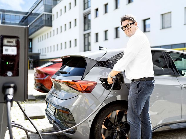 Thema des Monats Juni 2026 - Elektromobilität: Zwischen hohen Kraftstoffpreisen und Förderprämie