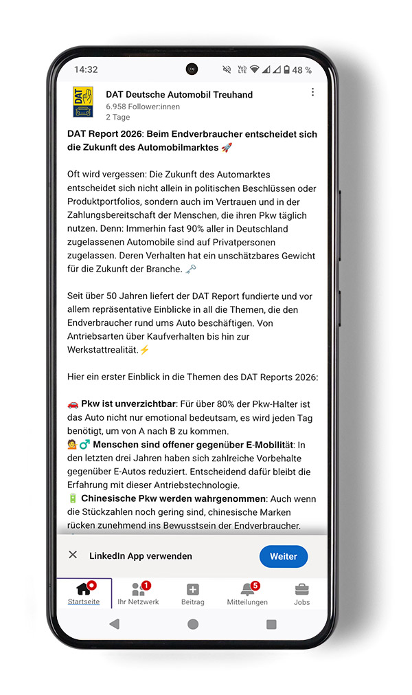 Mockup: Smartphone mit aufgerufenem Beitrag auf LinkedIn zum DAT&nbsp;Report 2026