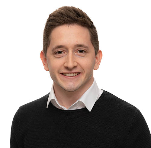 Daniel Kenntner forscht bei der DAT (Deutsche Automobil Treuhand GmbH) zur Akzeptanz von gebrauchten Elektrofahrzeugen