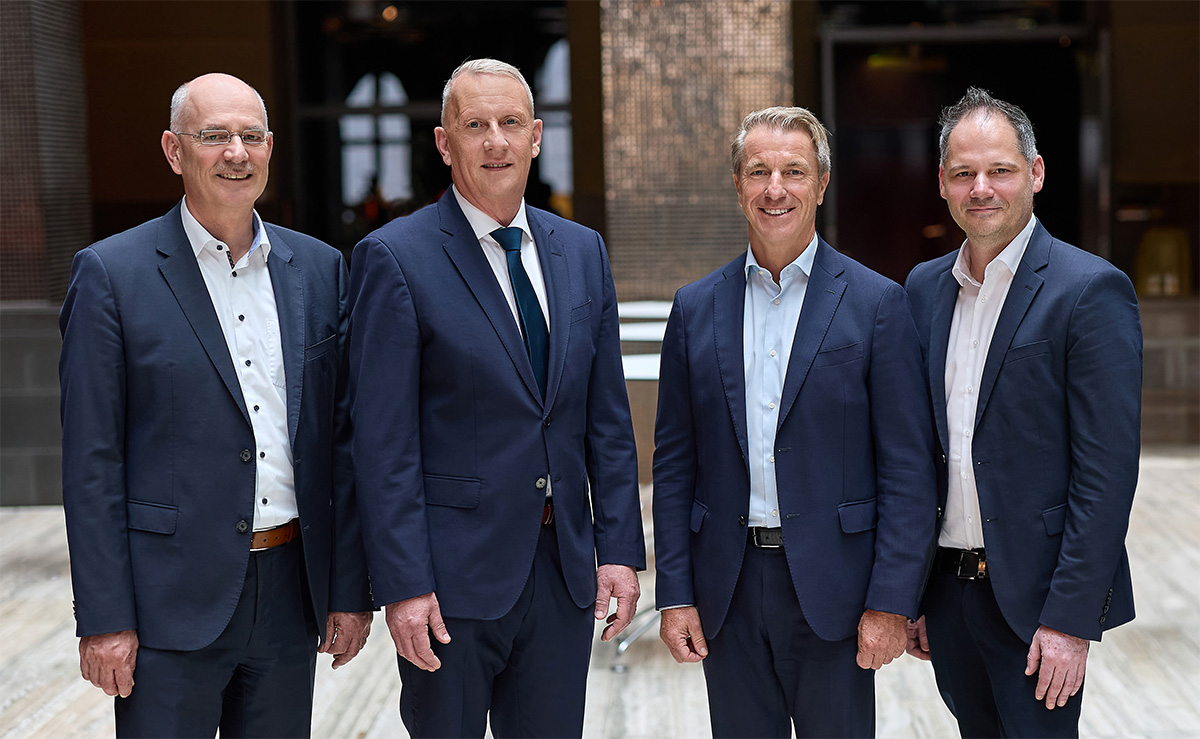 Die DAT Geschäftsführung. Von links nach rechts: Dr. Thilo Wagner (Sprecher der Geschäftsführung), Oliver Hille (CFO), Helmut Eifert (CSO), Oliver Hepfner (CTO).